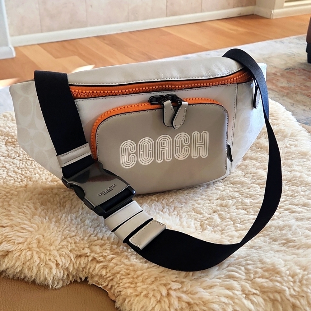 Super Trendy NWOT Coach Track Belt 🧡